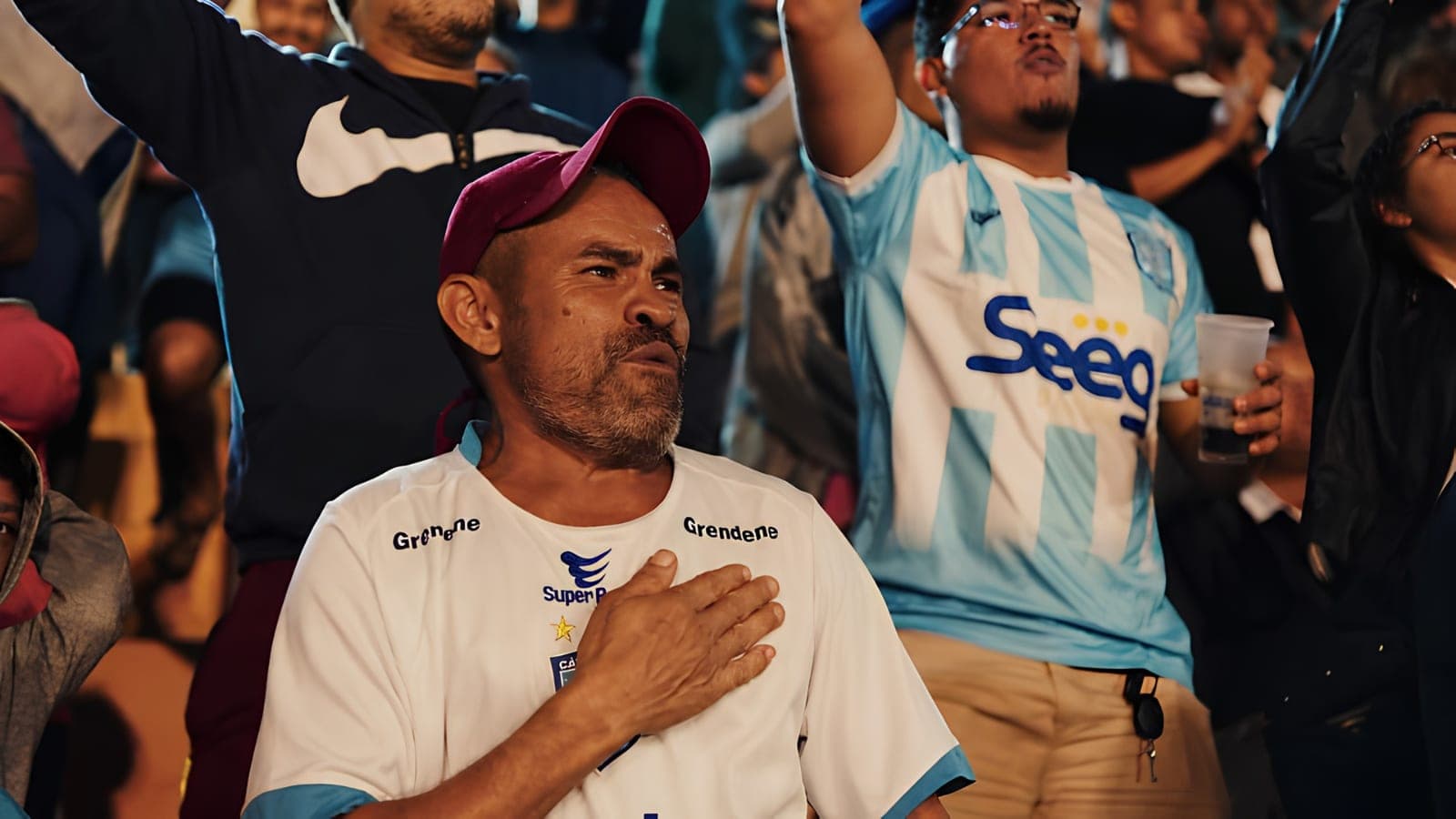 Torcida do Cacerense Esporte Clube lotando o Estádio Geraldão